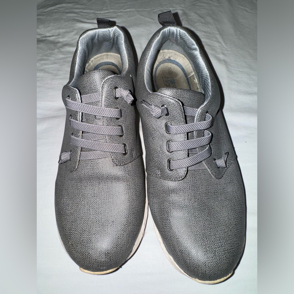 Nurse-mates Velocity sneakers